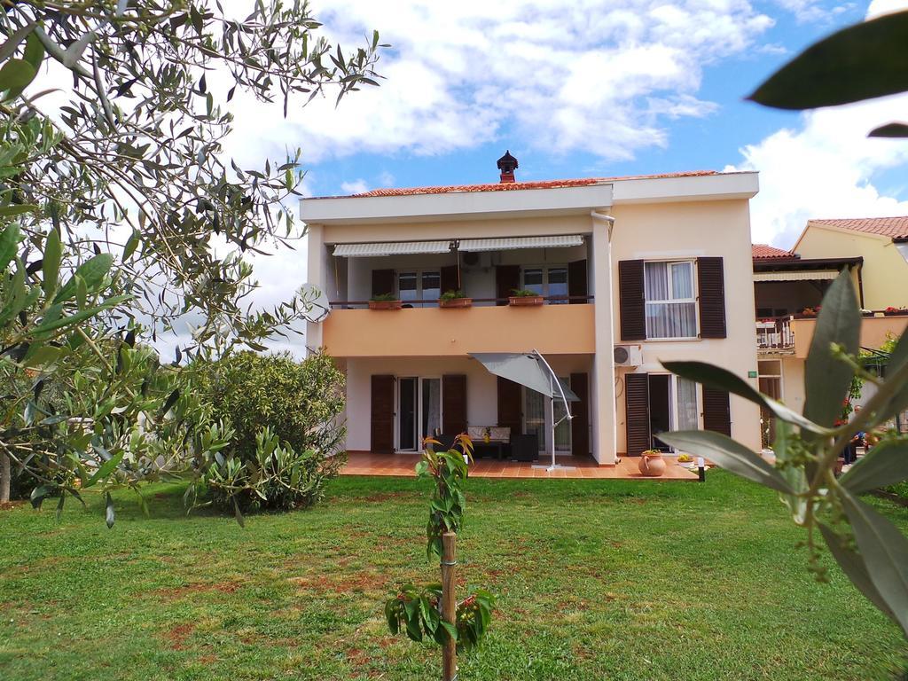 Apartments Hrga Pula Exterior foto