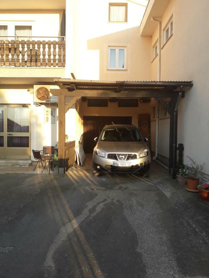 Apartments Hrga Pula Exterior foto